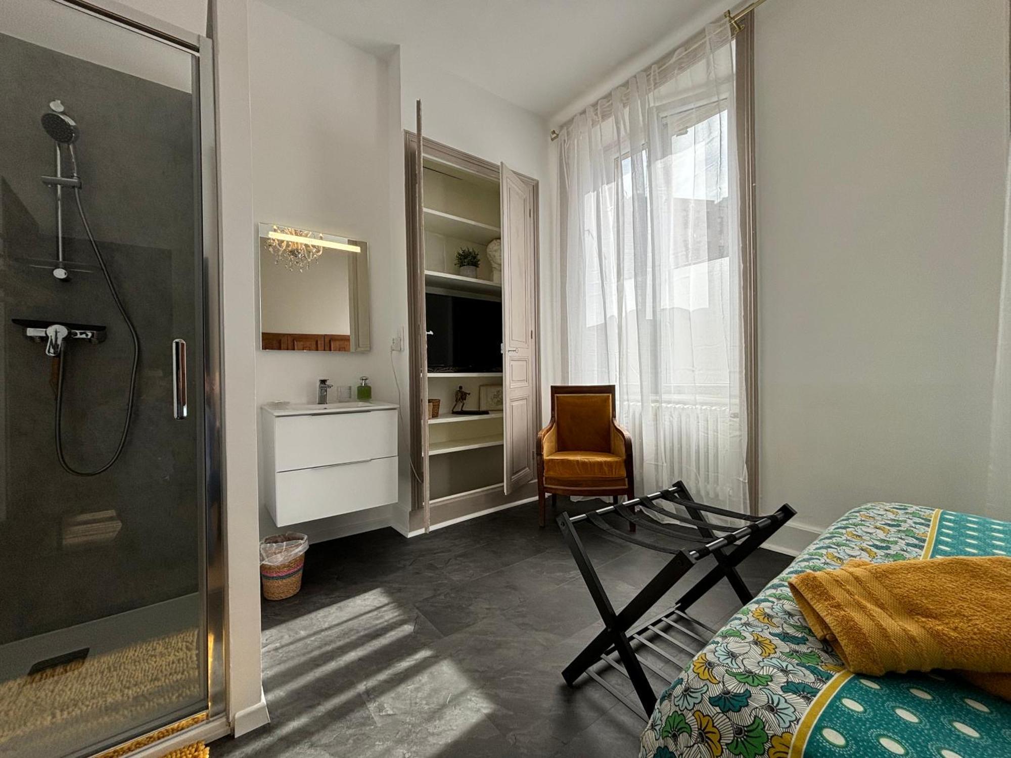 Maison A La Guitarde - Hotel Particulier Hippolyte Шатору Екстер'єр фото