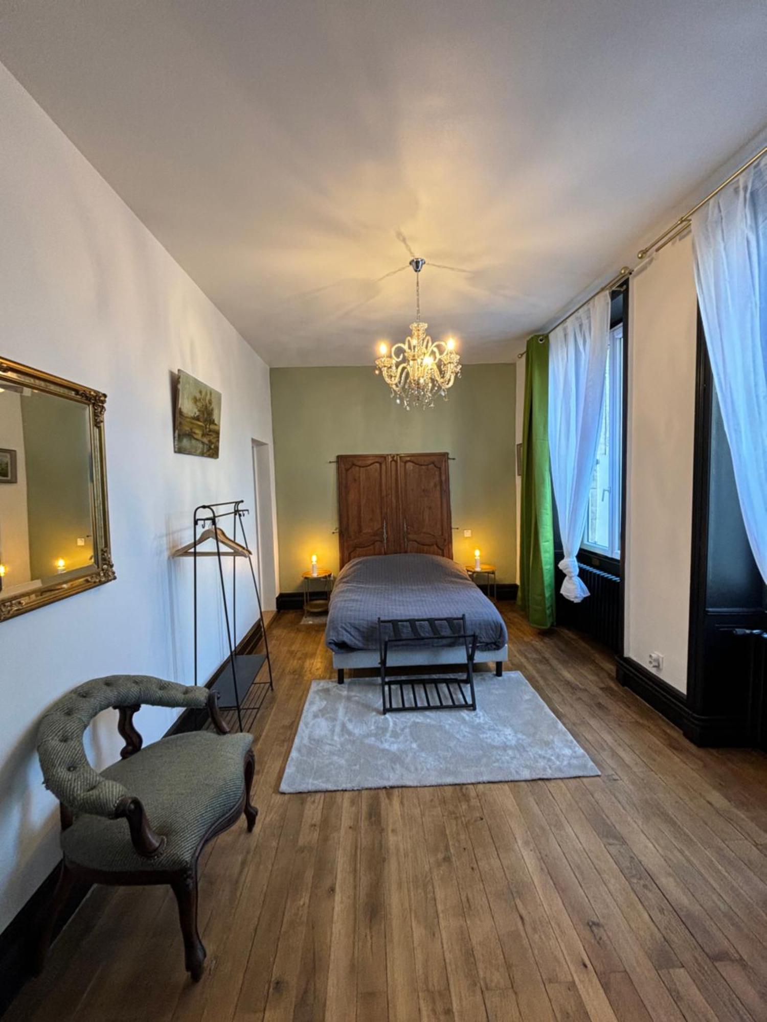 Maison A La Guitarde - Hotel Particulier Hippolyte Шатору Екстер'єр фото