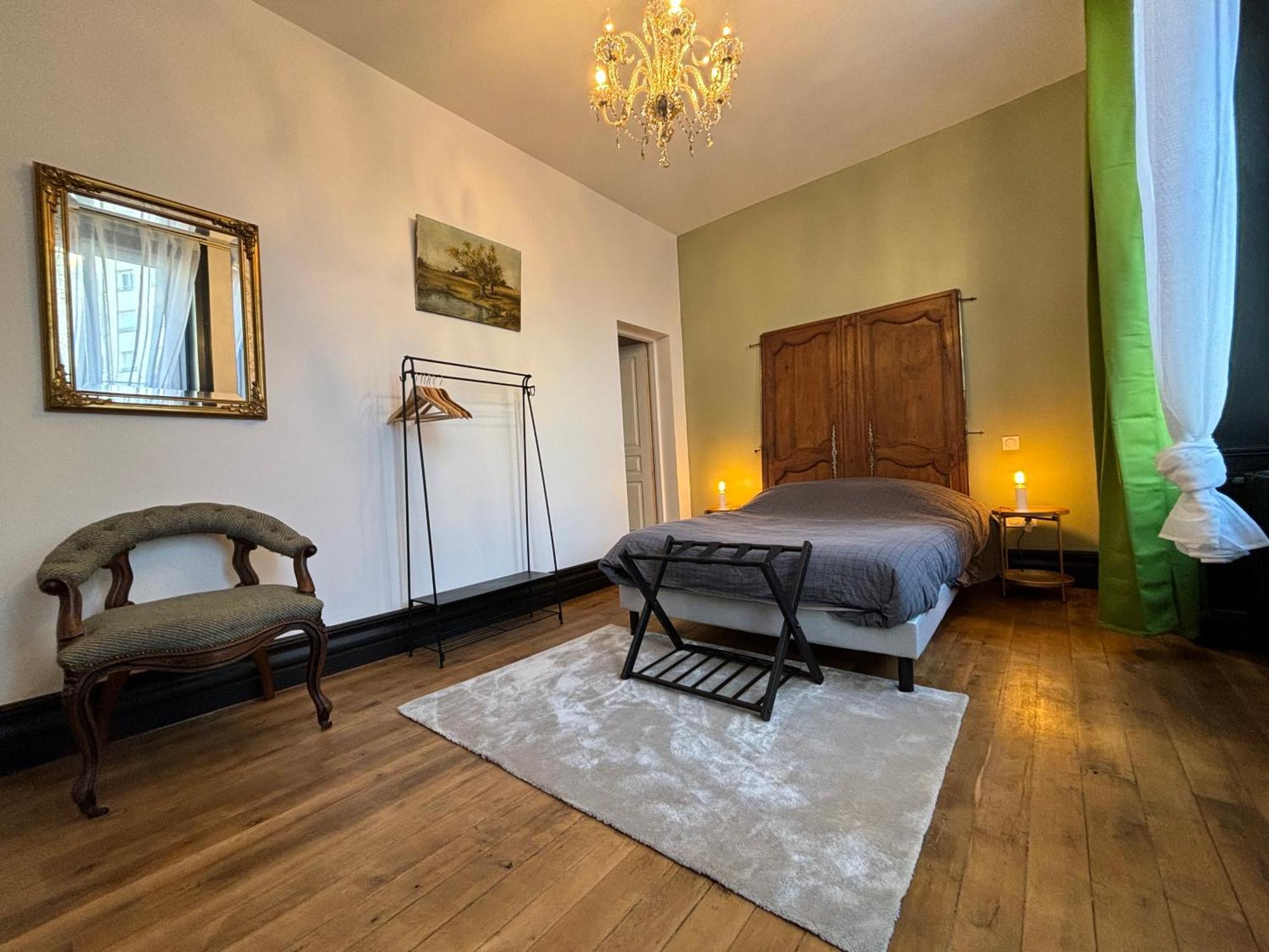 Maison A La Guitarde - Hotel Particulier Hippolyte Шатору Екстер'єр фото